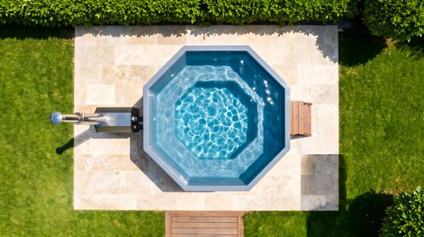 Mini piscine 4 saisons : pourquoi des milliers de Français choisissent autre chose en 2026