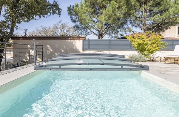 Abris de piscine : la solution personnalisée pour votre été