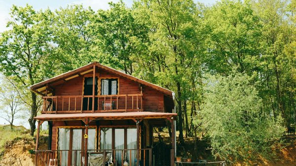 Chalet bois matériaux certifiés : créer un espace authentique, écologique et lumineux